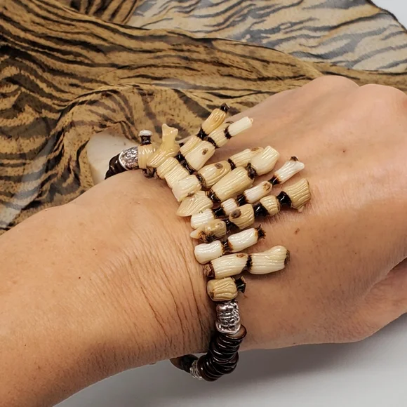 Vintage Jewelry Natural White Coral Branch And Wood Beads Artisan Bracelet - Picture 3 of 4